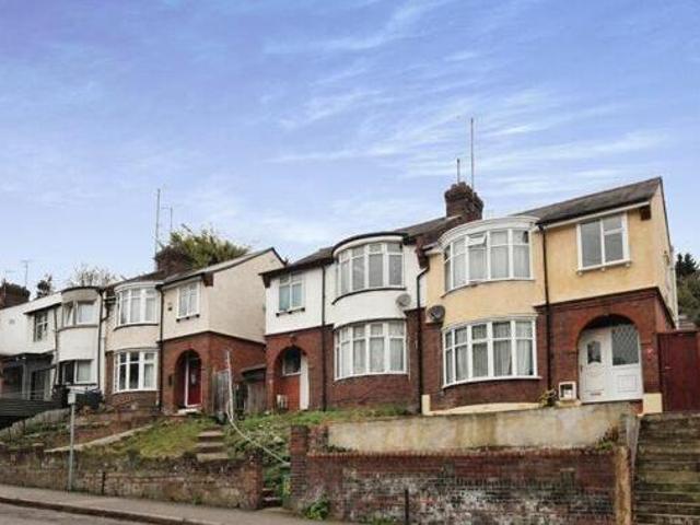 House for sale in Luton