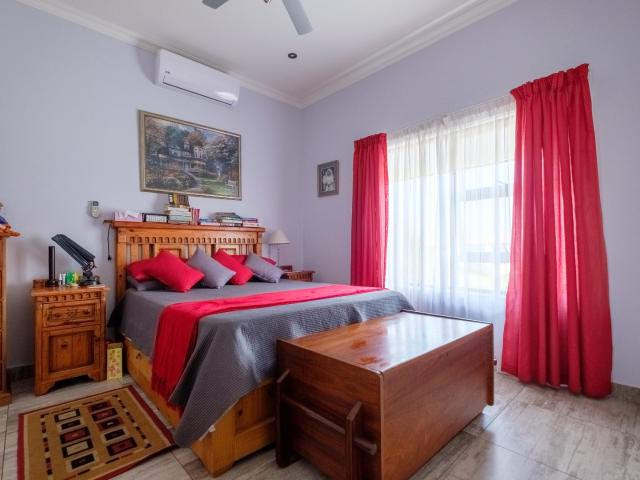 House for sale in Hartbeespoort Dam Nature Reserve, North West