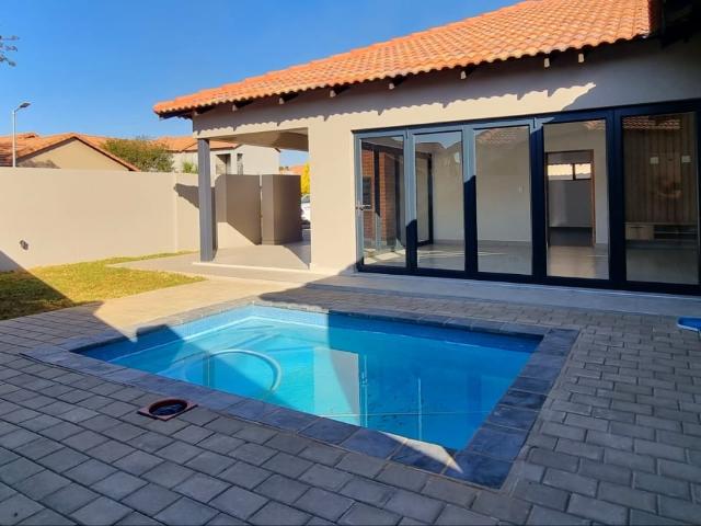 House for sale in Hartbeespoort Dam Nature Reserve, North West