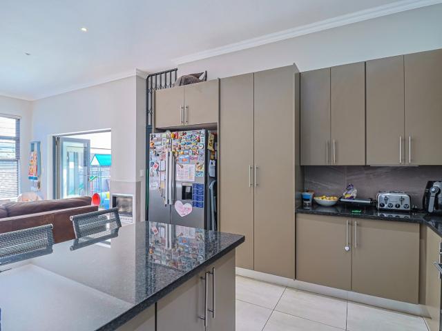 House for sale in Hartbeespoort Dam Nature Reserve, North West