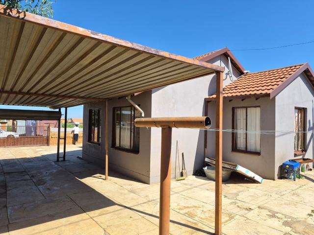 House for sale in Mohlakeng, Gauteng