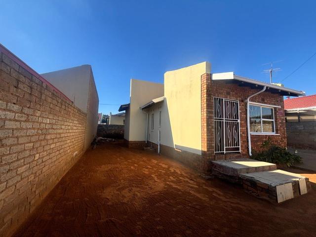 House for sale in Mohlakeng, Gauteng