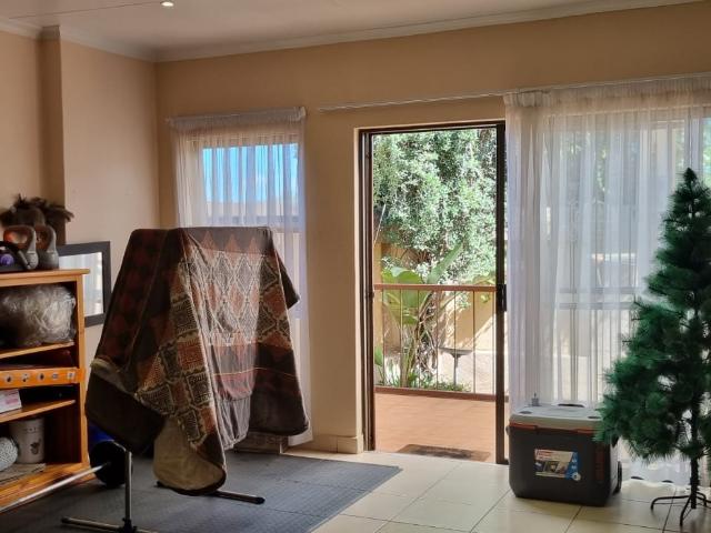 House for sale in Johannesburg, Mondeor