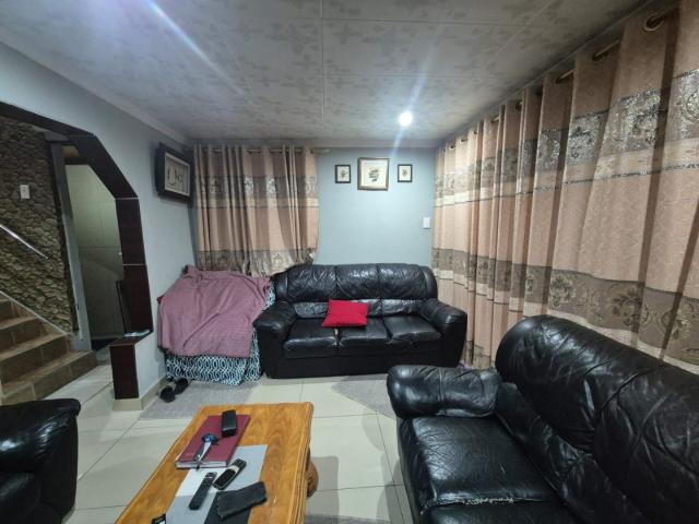 House for sale in Chatsworth, Kwazulu-natal