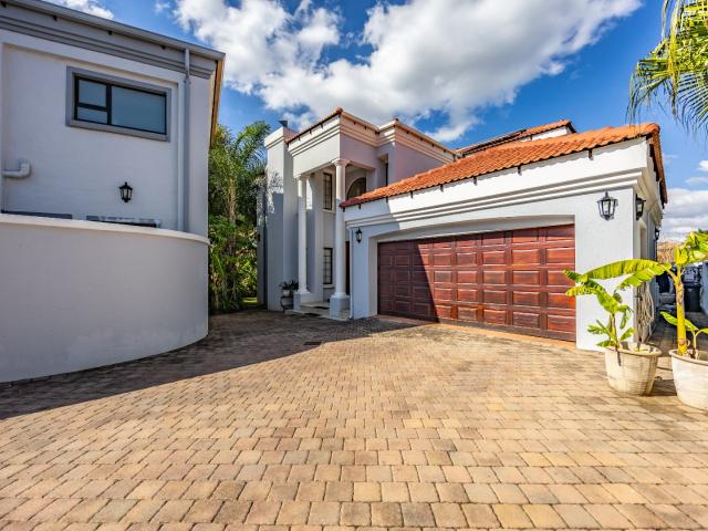 House for sale in Waterkloof, Gauteng