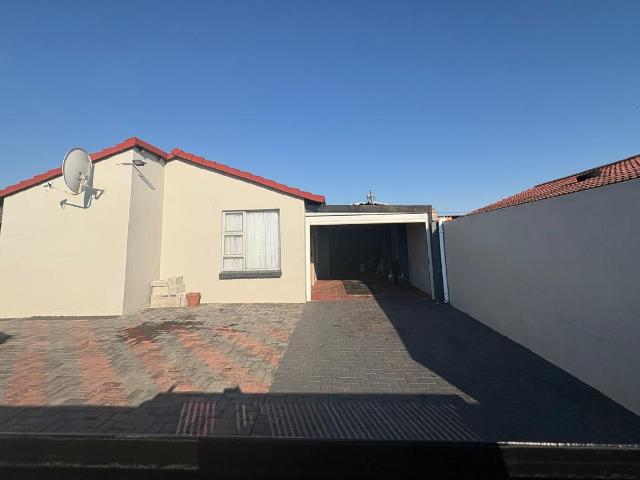 House for sale in Motherwell, Eastern Cape