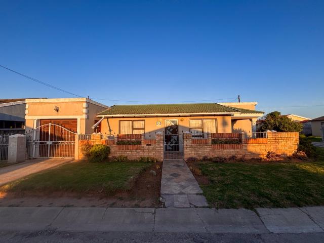 House for sale in Motherwell, Eastern Cape
