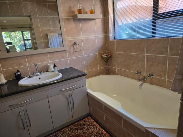 House for sale in Hartbeespoort Dam Nature Reserve, North West