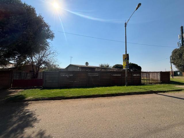 House for sale in Mohlakeng, Gauteng