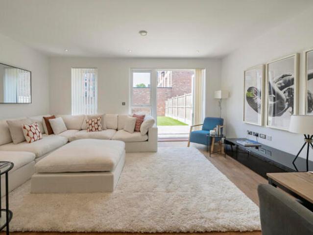 House for sale in Brentford End, Greater London