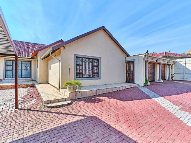 House for sale in Roodepoort