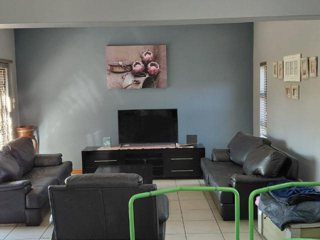 House for sale in Hartbeespoort Dam Nature Reserve, North West