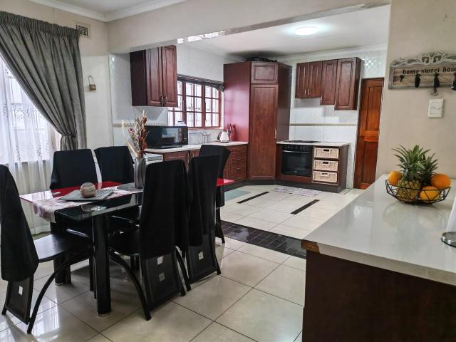 House for sale in Chatsworth, Kwazulu-natal