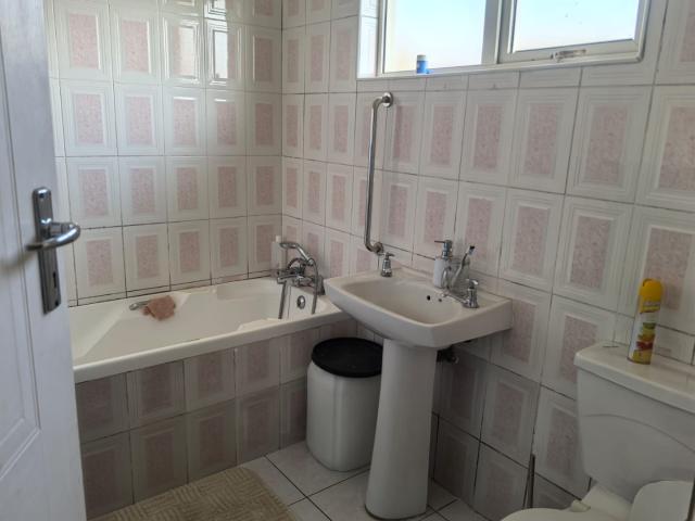 House for sale in Chatsworth, Kwazulu-natal