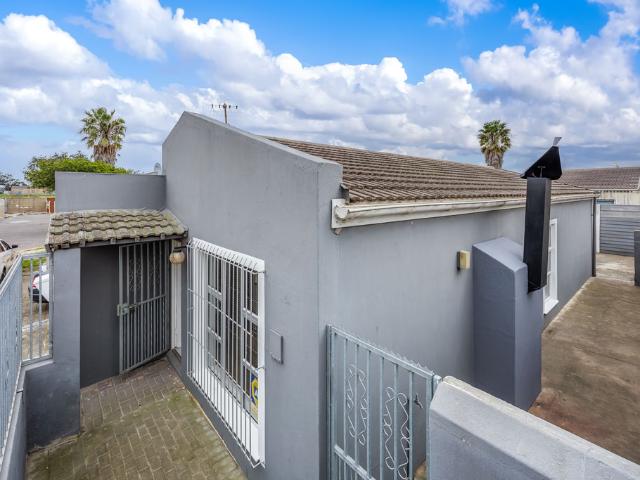 House for sale in Blue Downs, Western Cape