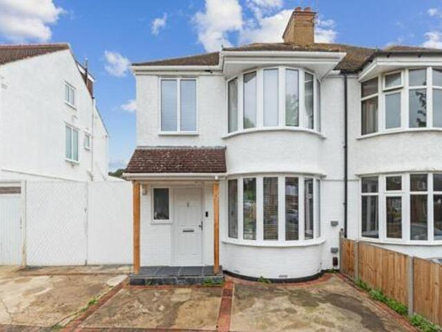 House for sale in Little Stanmore, Greater London