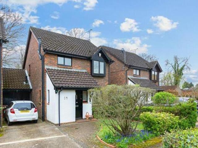 House for sale in Little Stanmore, Greater London