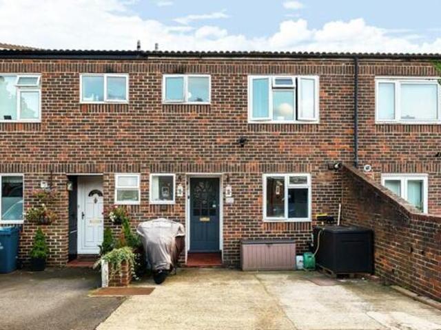 House for sale in Little Stanmore, Greater London