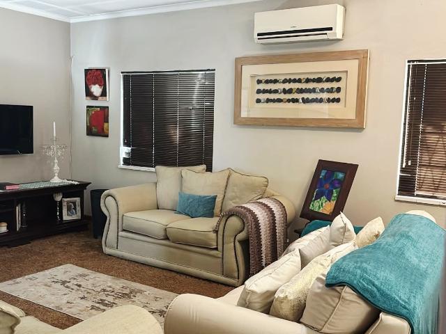 House for sale in Uitenhage, Eastern Cape