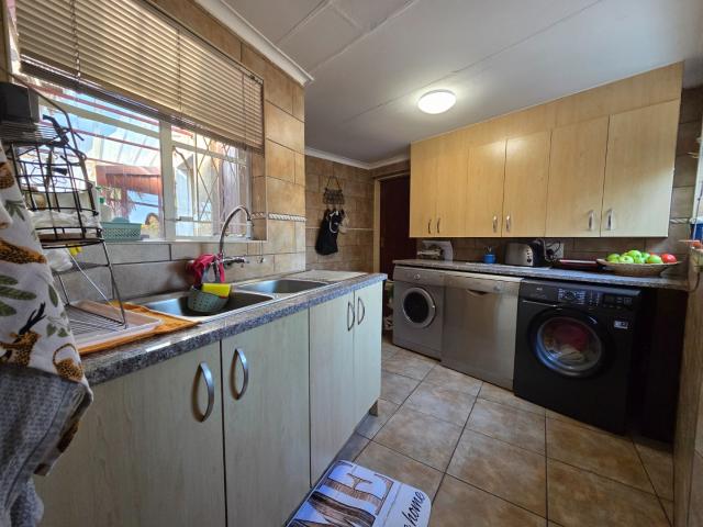 House for sale in Alberton