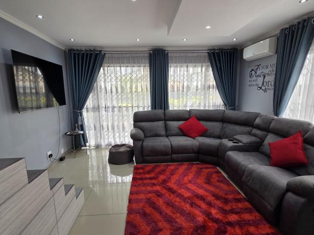 House for sale in Chatsworth, Kwazulu-natal