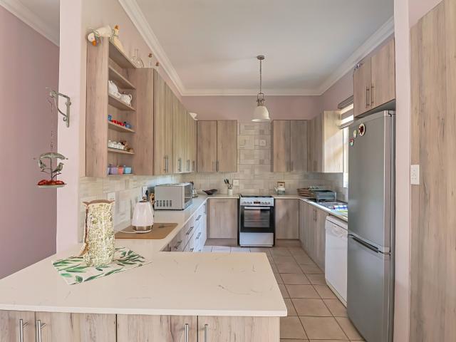 House for sale in Hartbeespoort Dam Nature Reserve, North West