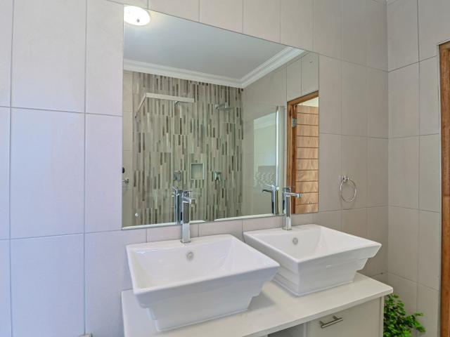House for sale in Hartbeespoort Dam Nature Reserve, North West