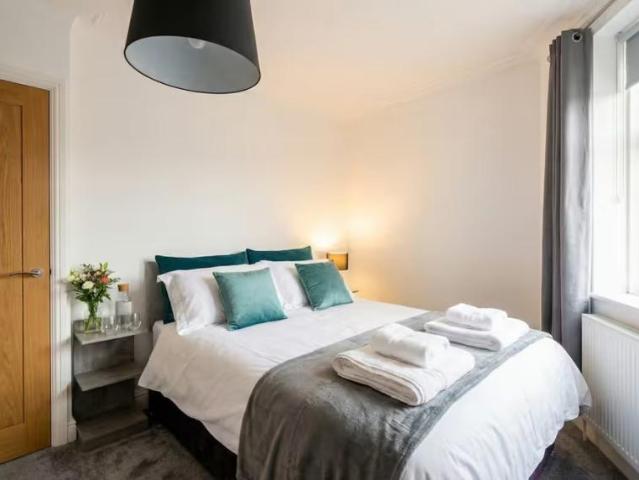 House for rent in Upper Brockholes, West Yorkshire