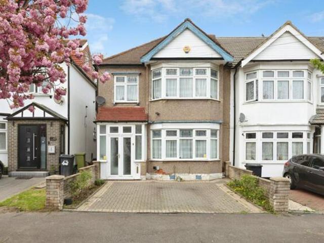 House for sale in Gants Hill, Greater London