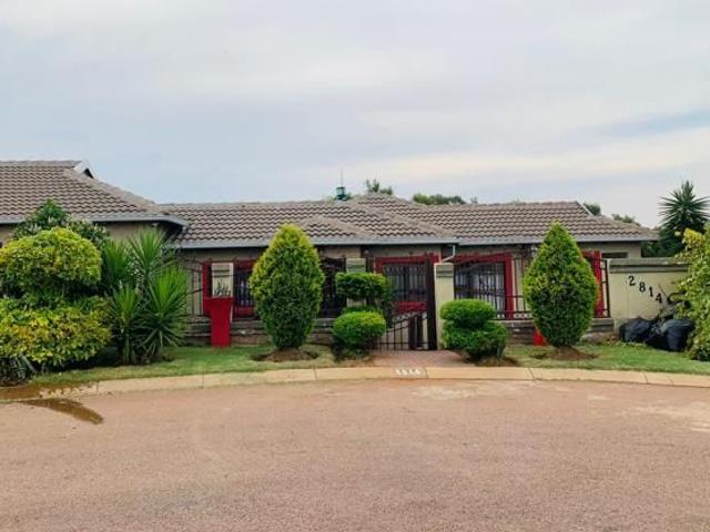House for rent in Karenpark, Akasia