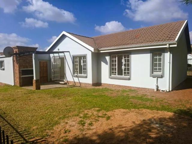 House for rent in Waterkloof, Gauteng