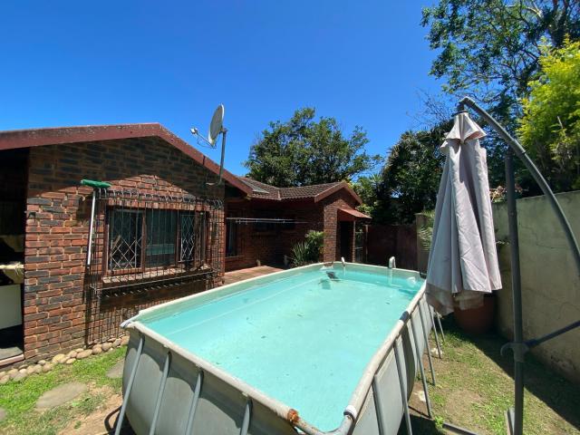 House for sale in Amanzimtoti, Kwazulu-natal