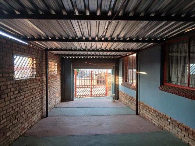 House for rent in Waterkloof, Gauteng