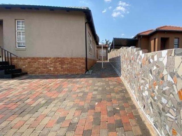 House for rent in Waterkloof, Gauteng