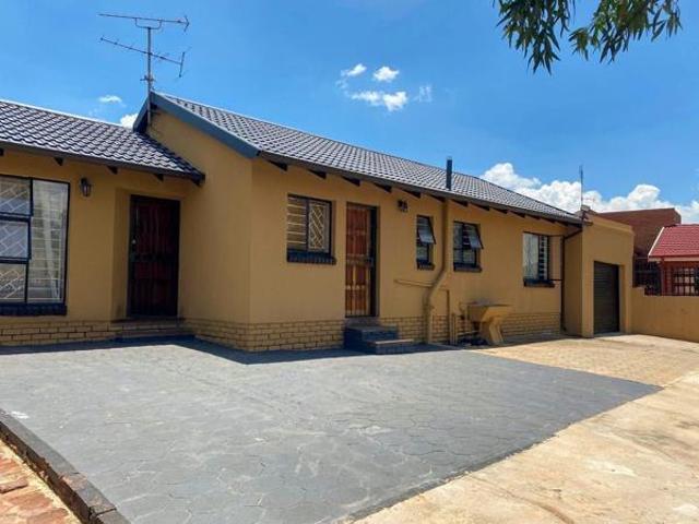 House for rent in Waterkloof, Gauteng