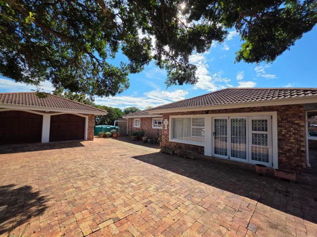 House for sale in Bushmans River Mouth, Eastern Cape