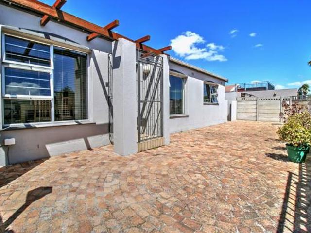 House for sale in Cape Town, Western Cape