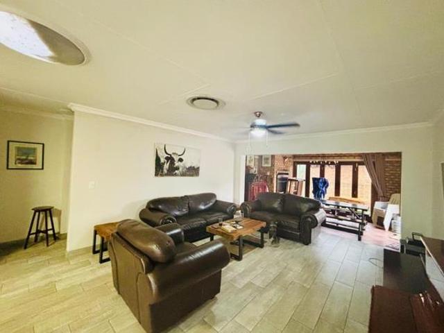 House for rent in Waterkloof, Gauteng