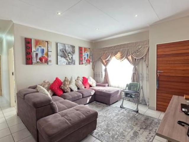 House for sale in Hartbeespoort Dam Nature Reserve, North West