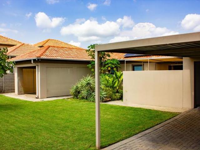 House for sale in Hartbeespoort Dam Nature Reserve, North West