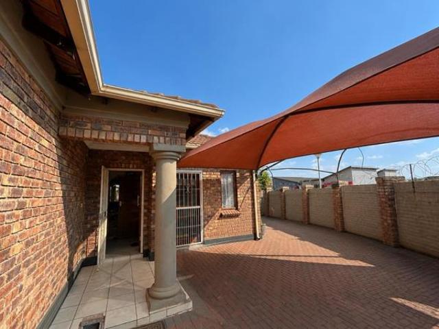 House for sale in Hartbeespoort Dam Nature Reserve, North West