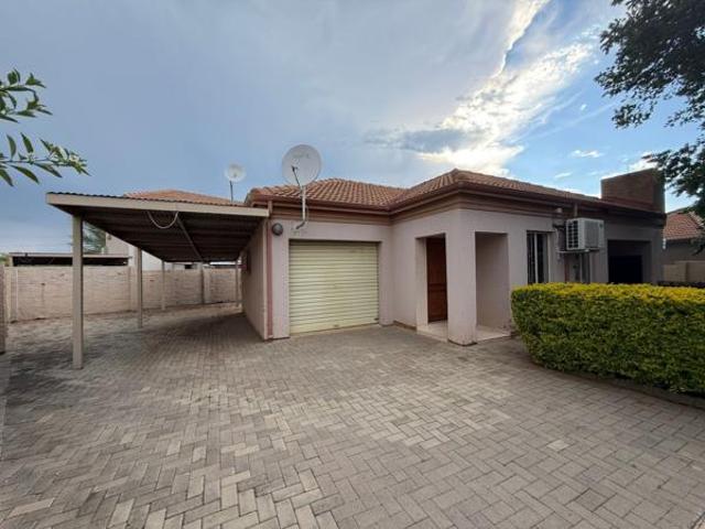 House for sale in Hartbeespoort Dam Nature Reserve, North West