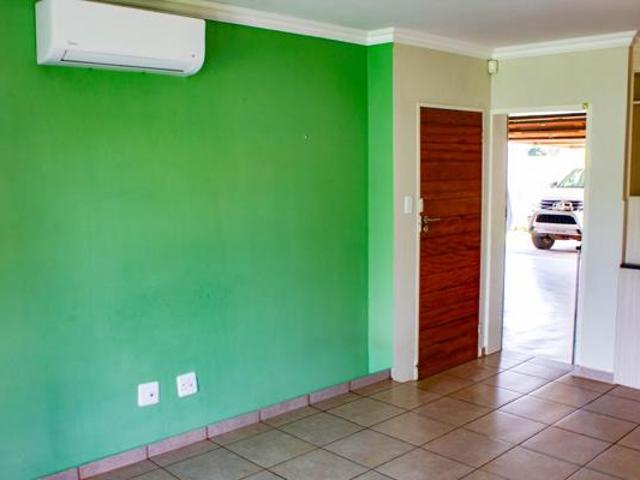 House for sale in Hartbeespoort Dam Nature Reserve, North West