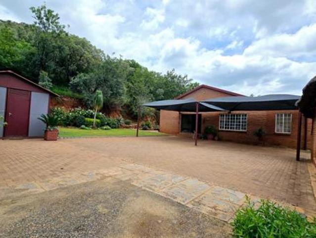 House for sale in Hartbeespoort Dam Nature Reserve, North West
