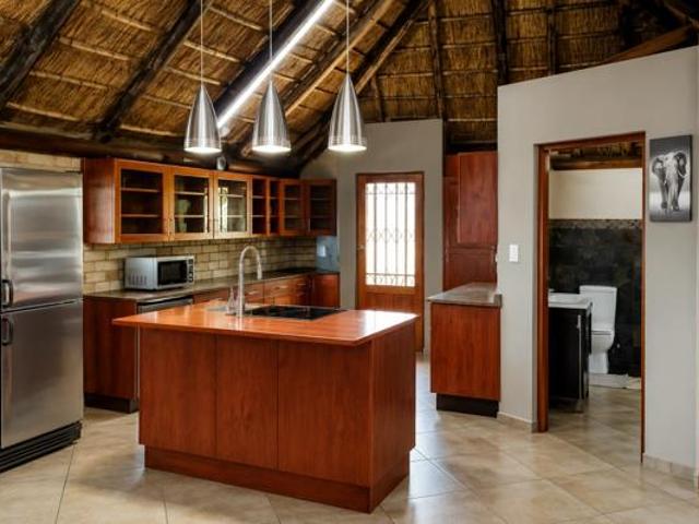 House for rent in Hartbeespoort Dam Nature Reserve, North West