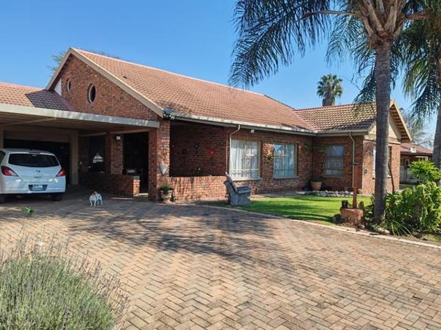 House for sale in Hartbeespoort Dam Nature Reserve, North West