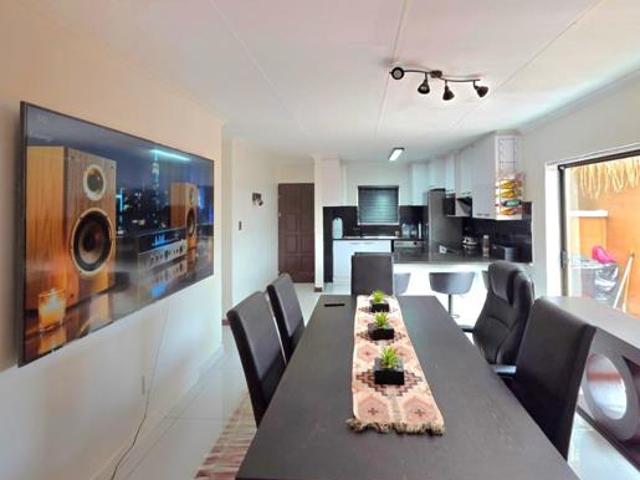 House for sale in Hartbeespoort Dam Nature Reserve, North West