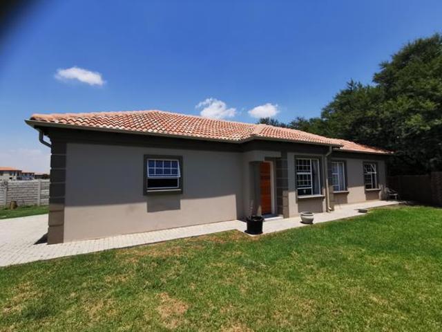 House for sale in Hartbeespoort Dam Nature Reserve, North West