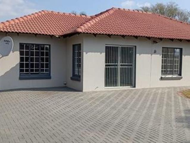House for sale in Hartbeespoort Dam Nature Reserve, North West