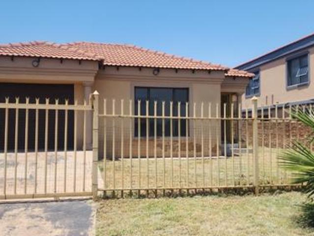House for sale in Hartbeespoort Dam Nature Reserve, North West